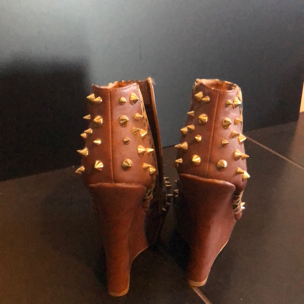 Shoe - Picture 5 of 8